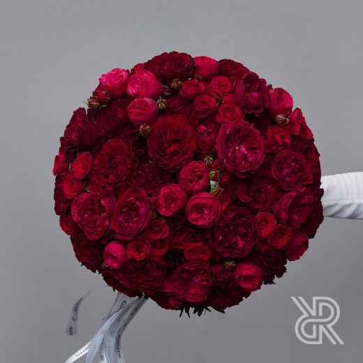 bouquet 070 Букет с лентами с пионовидной розой и кустовой розой