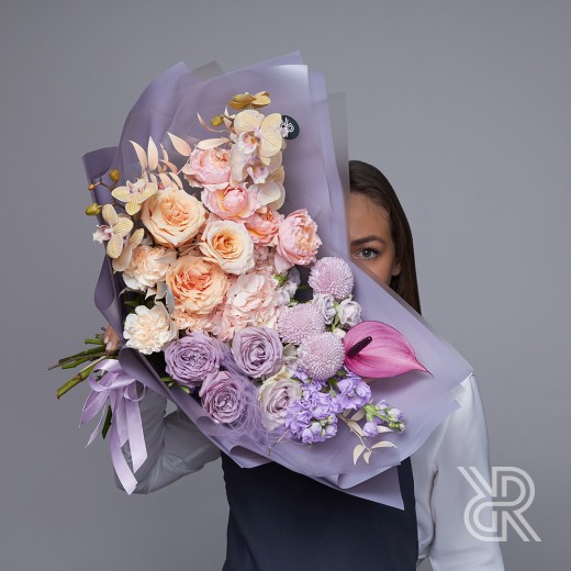 bouquet 025 Букет в пленке с хризантемой и гортензией