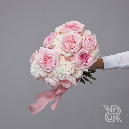wedding 007 Букет с лентами с пионовидной розой и пионовидной кустовой розой
