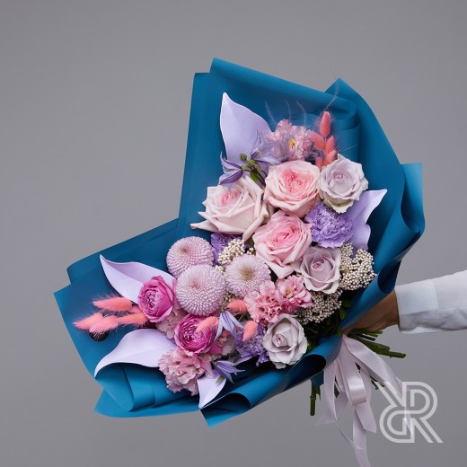 bouquet 009 Букет в пленке с хризантемой и клематисом